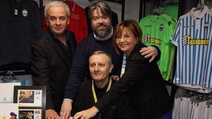 Il presidente Mattioli e l'assessore Merli all'annullo filatelico
