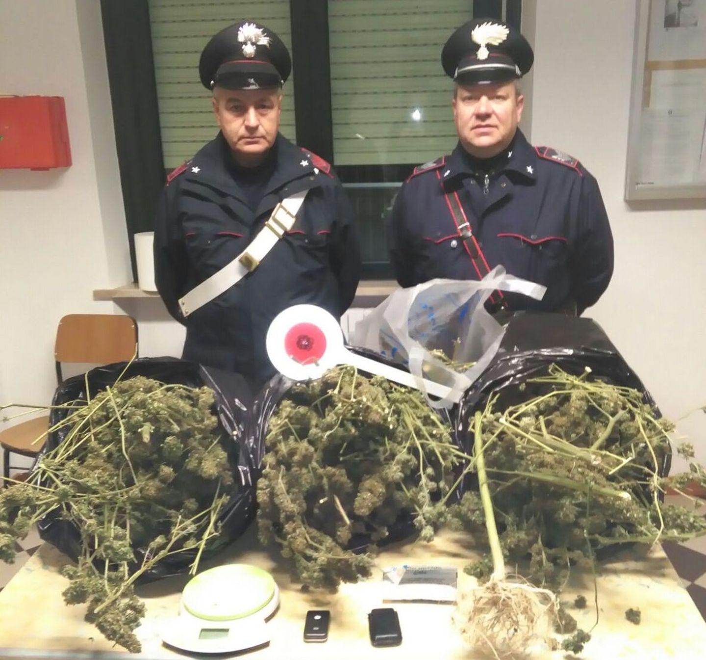 Arrestato con 4 chili di marijuana 