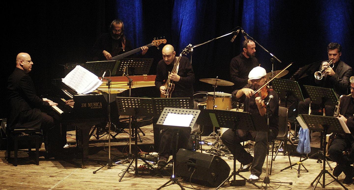 Tributo al grande Django tra swing e specialità sarde 