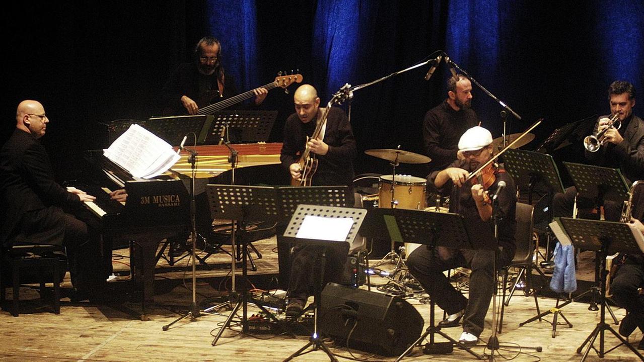 Tributo al grande Django tra swing e specialità sarde