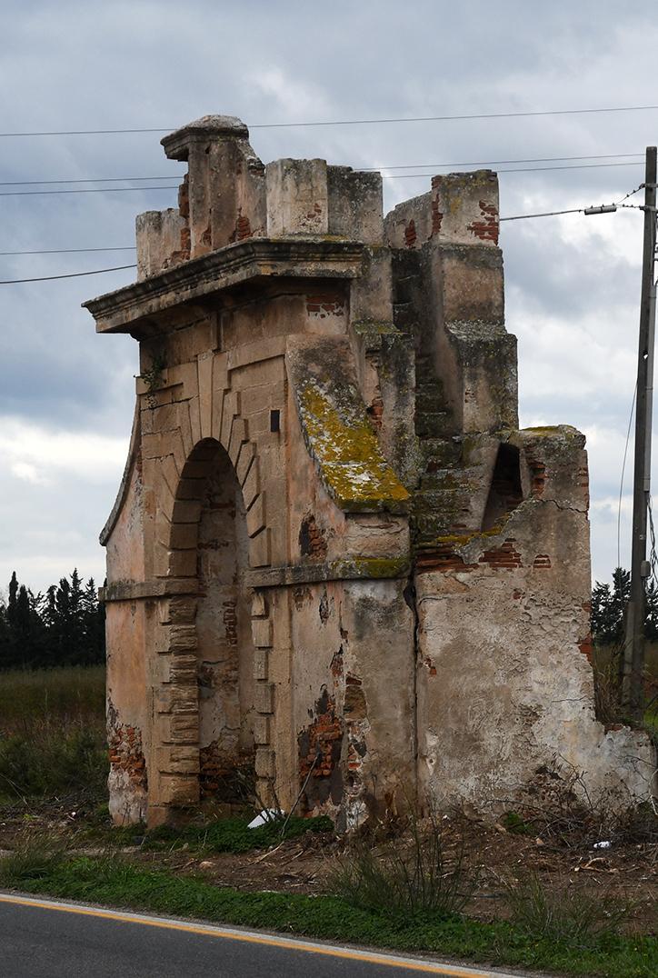 L’ex preside: «Salviamo i portali monumentali»