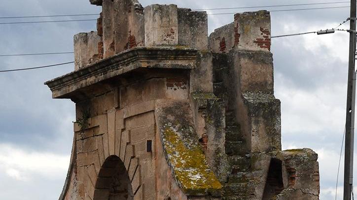 L’ex preside: «Salviamo i portali monumentali»