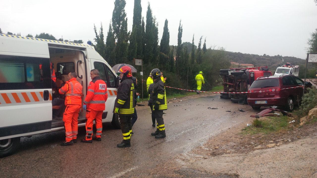 L'incidente sulla strada provinciale Sp 25 Sorso-Sassari (foto Santoni)
