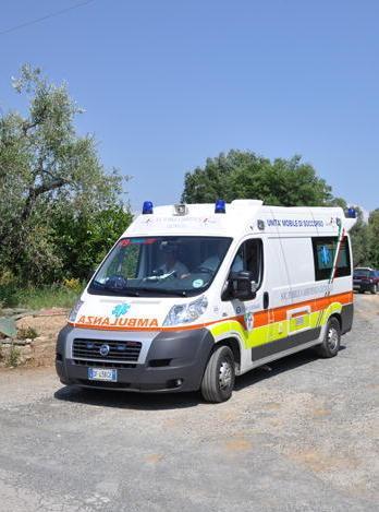 Muore in auto durante il viaggio verso l’ospedale 