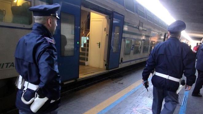 Atti osceni sul treno davanti a una giovane