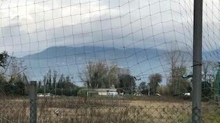 Proteste per il degrado al campo di via del Sale