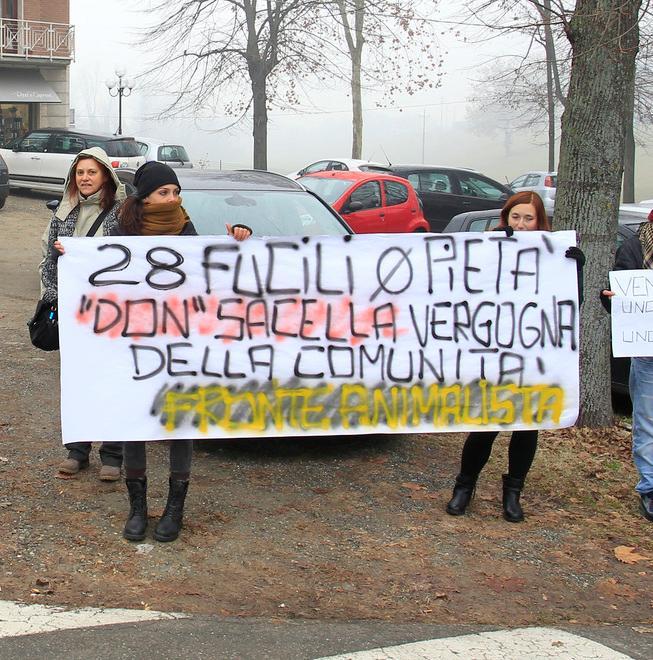 Solidarietà a don Pierino 