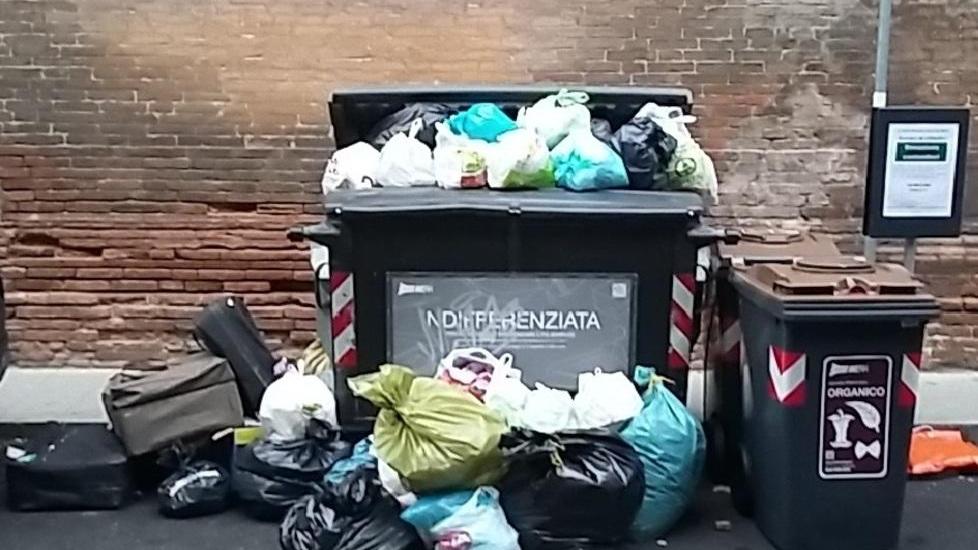 Ancora caos rifiuti Scontro in consiglio su tariffe e metodo