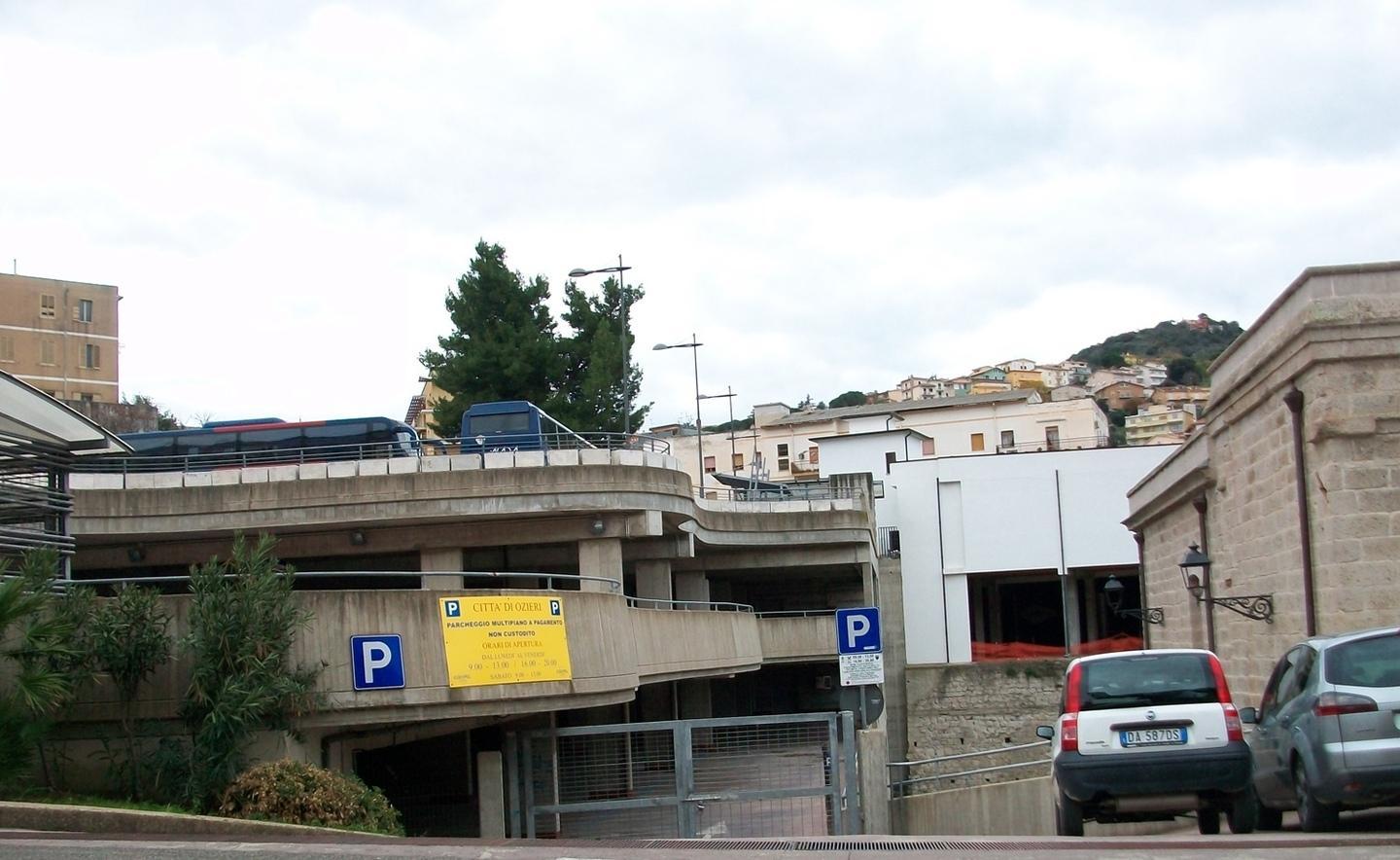 Parcheggio multipiano chiuso misure antincendio da adeguare 