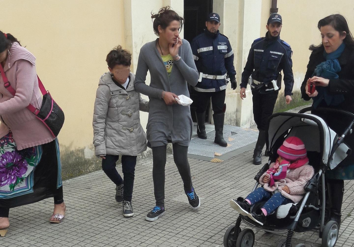 Sassari, preti e fedeli contro gli accattoni molesti 