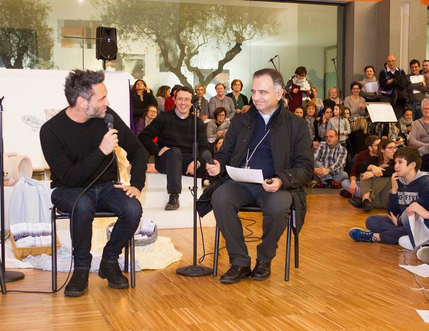 Modena, Nek “canta” la sua fede ai giovani 