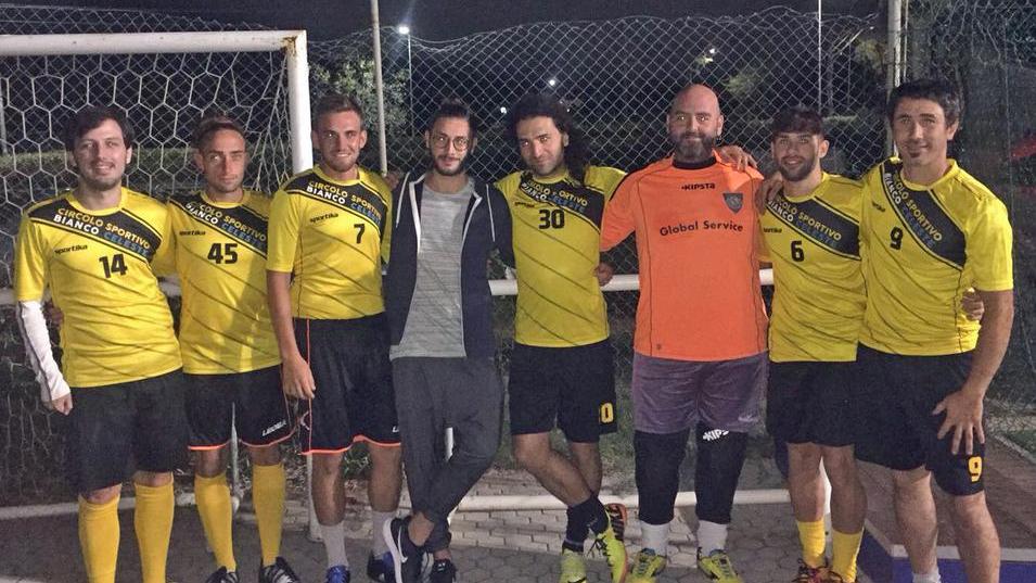 Il Milan fa l’impresa, batte l’Inter e insidia la vetta