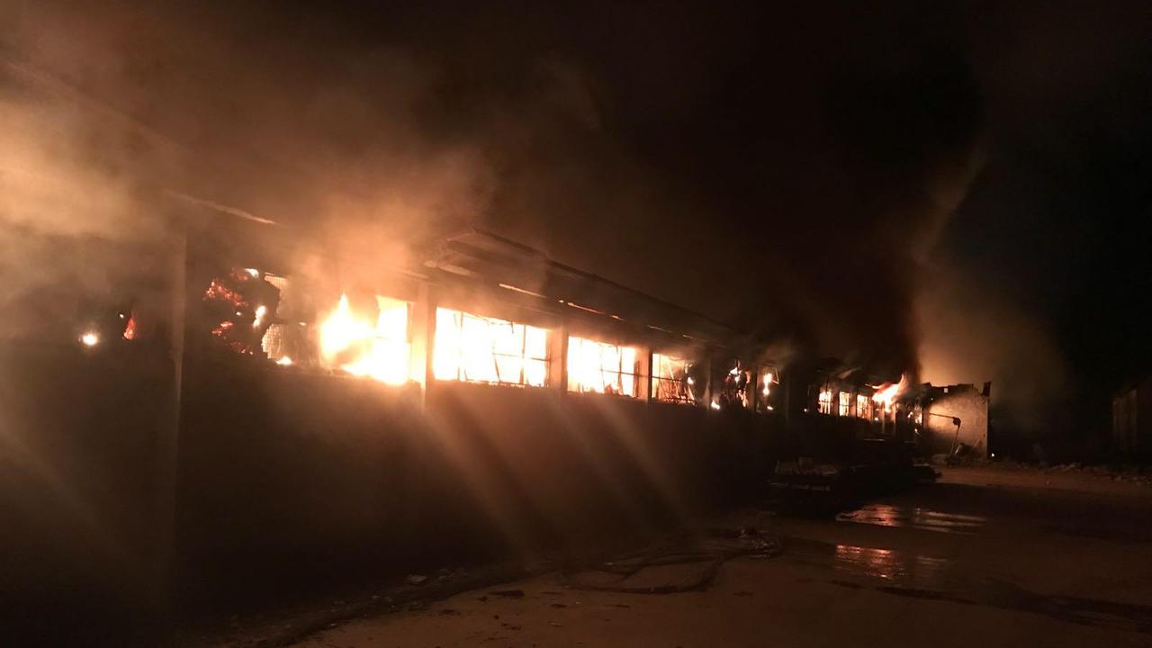 L'incendio del capannone a Portoverrara