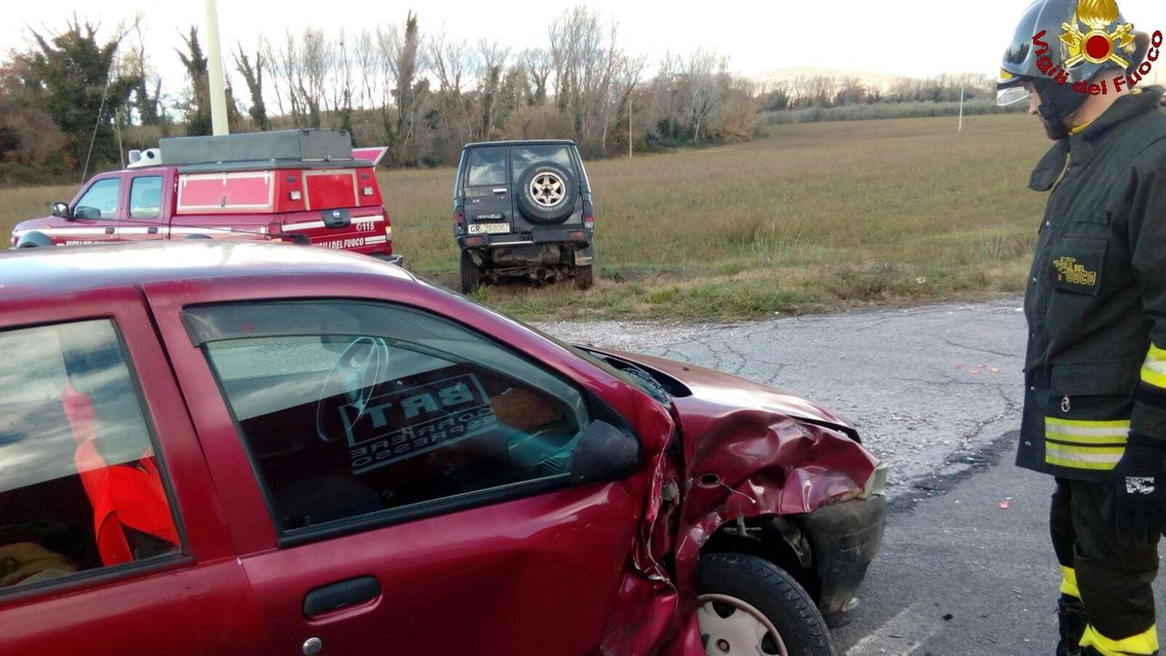 Un'immagine dell'incidente (foto centro documentazione vigili del fuoco)