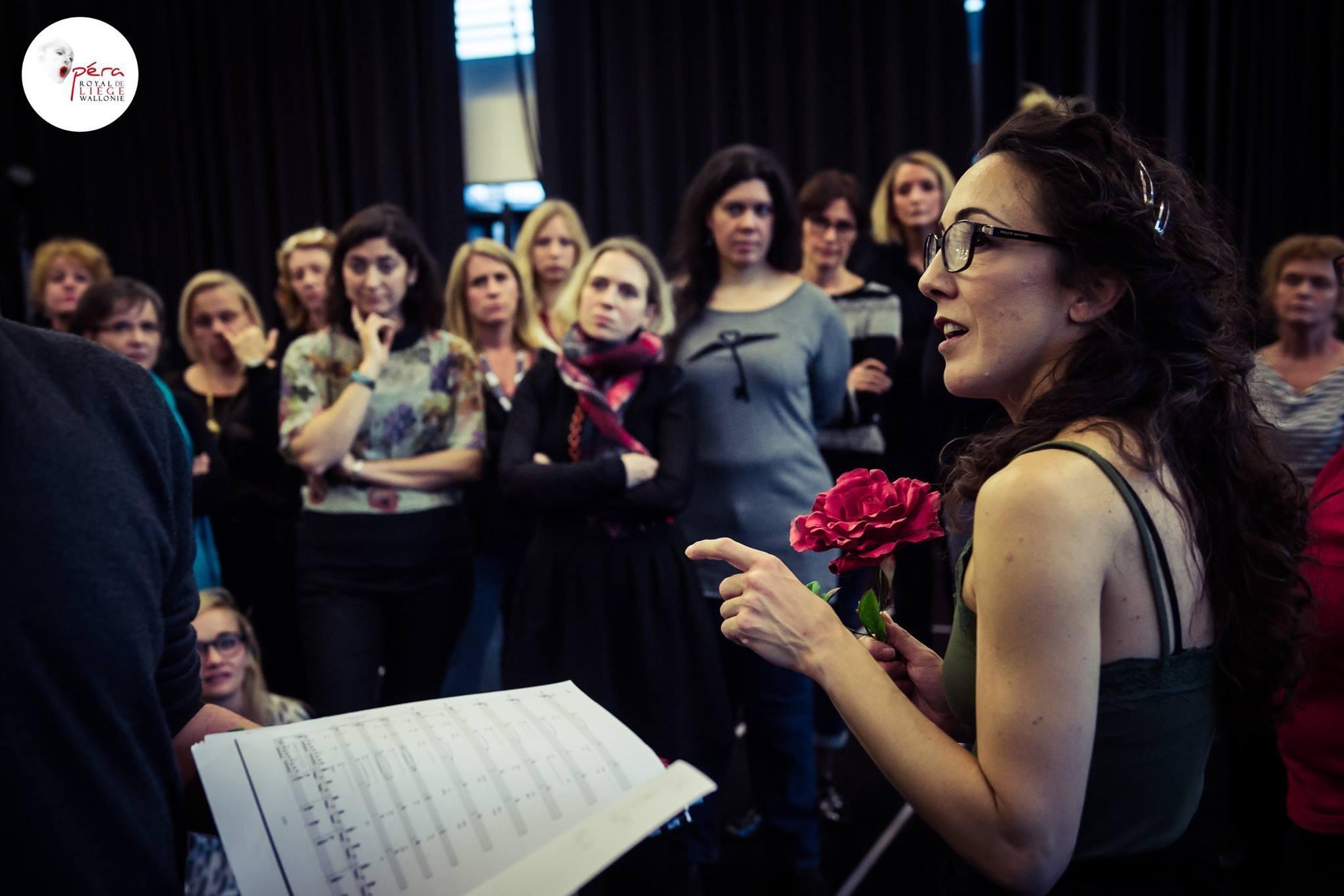 Luisa Baldinetti nei panni di regista teatrale (foto  di Lorraine Waters)