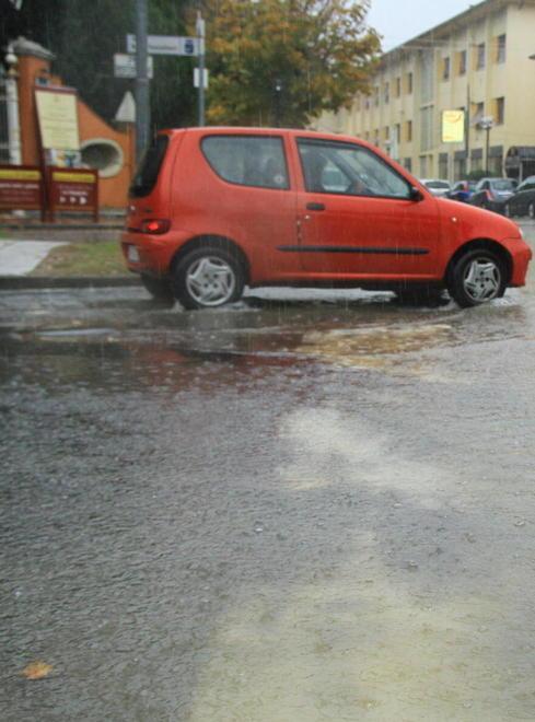 Un allagamento davanti al Park Hotel di Pieve a Nievole
