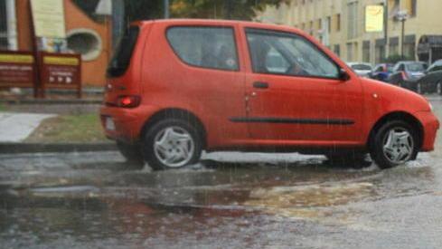 Un allagamento davanti al Park Hotel di Pieve a Nievole