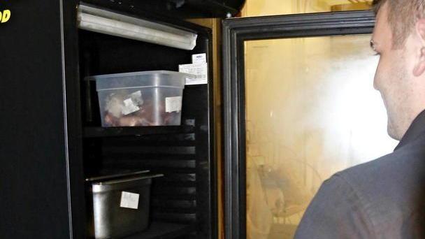 Rubano cento chili di carni pregiate in un locale