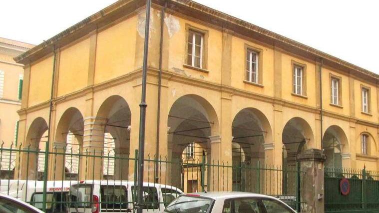 Giù il muro si torna al passato con la piazza