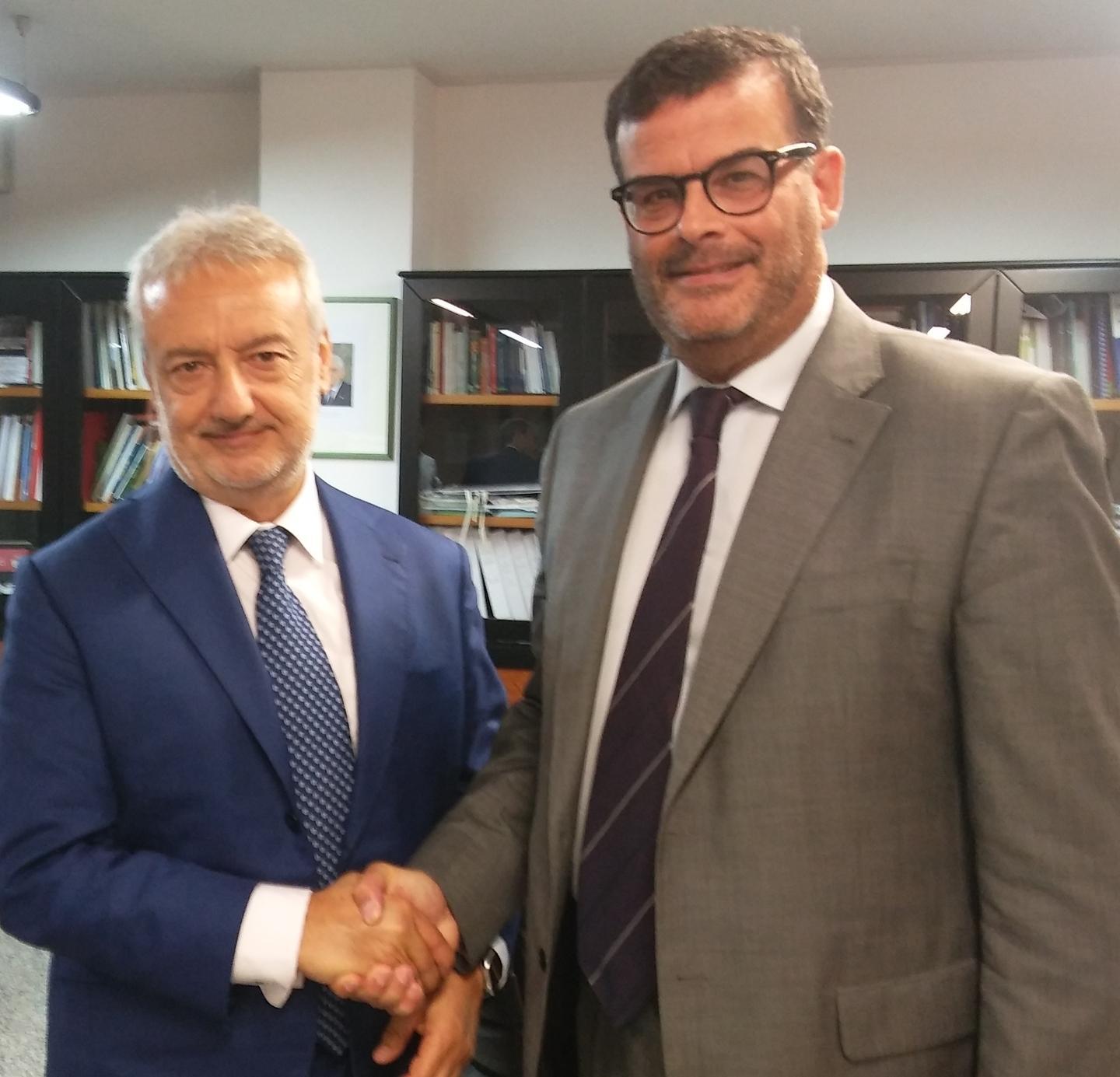 Lucio Rispo, manager di Qatar Foundation, con l'assessore regionale Luigi Arru