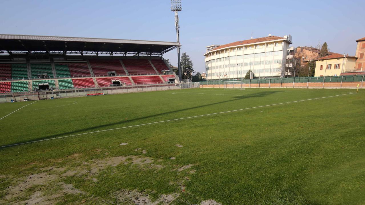 Stadio Mirabello, l'opposizione contro il bando