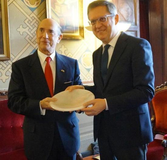 L’ambasciatore americano in città 