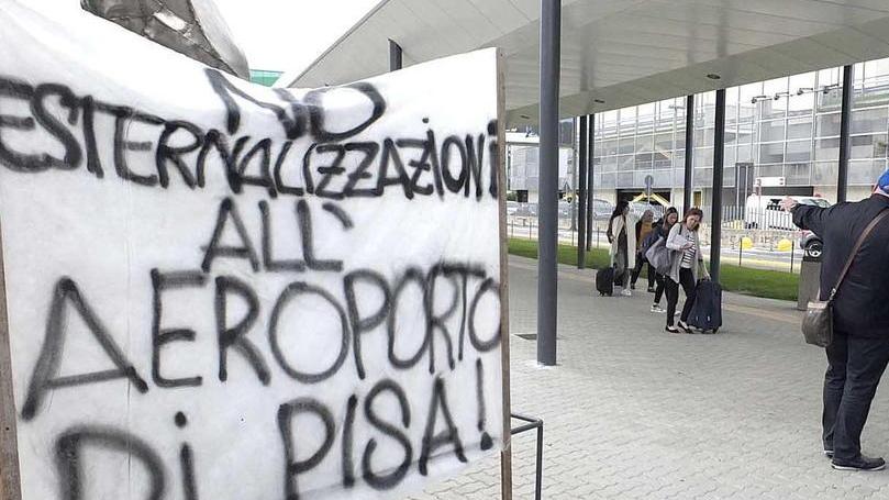 Stop dei voli al Galilei contro il piano delle esternalizzazioni