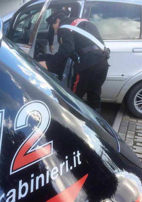 Traditi da maglia e occhiali Ritrovata l’auto del Comune 