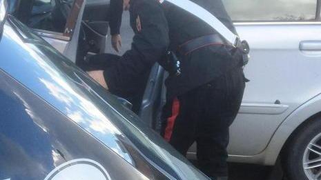 Traditi da maglia e occhiali Ritrovata l’auto del Comune