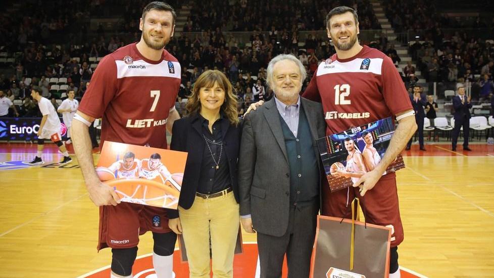 Un riconoscimento ai due Lavrinovic