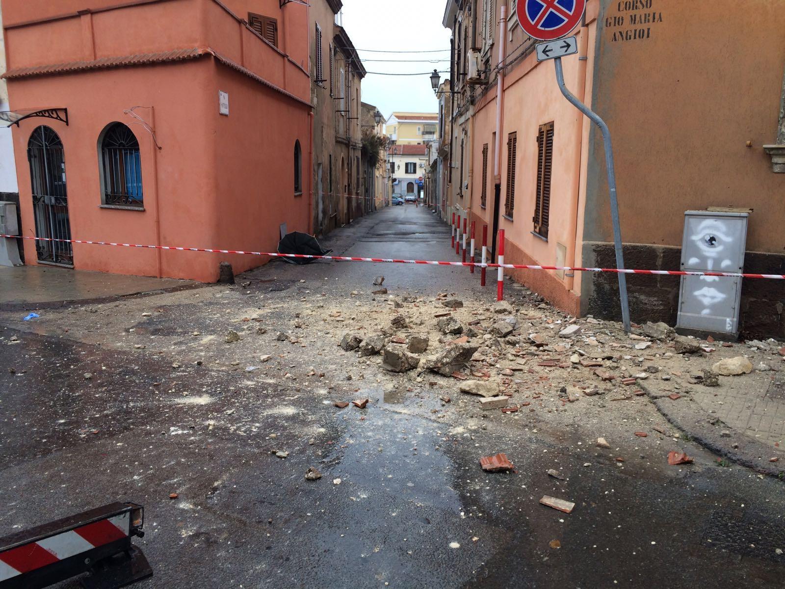 Maltempo a Sassari, si aggravano le condizioni della ragazza ferita