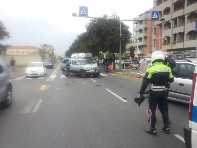 Scontro fra auto a Cagliari, feriti un uomo e una donna