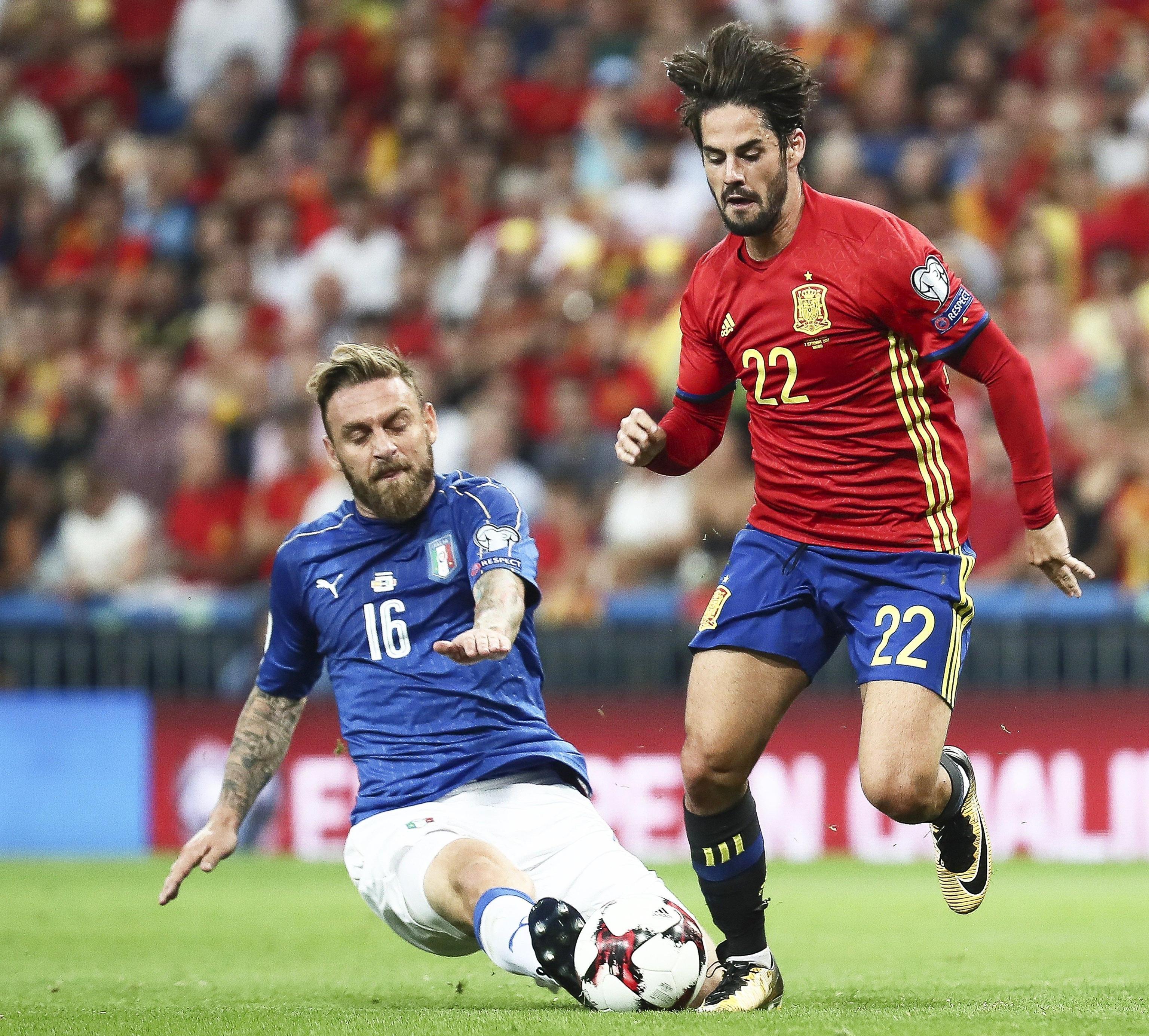Lo spagnolo Isco e l'azzurro De Rossi