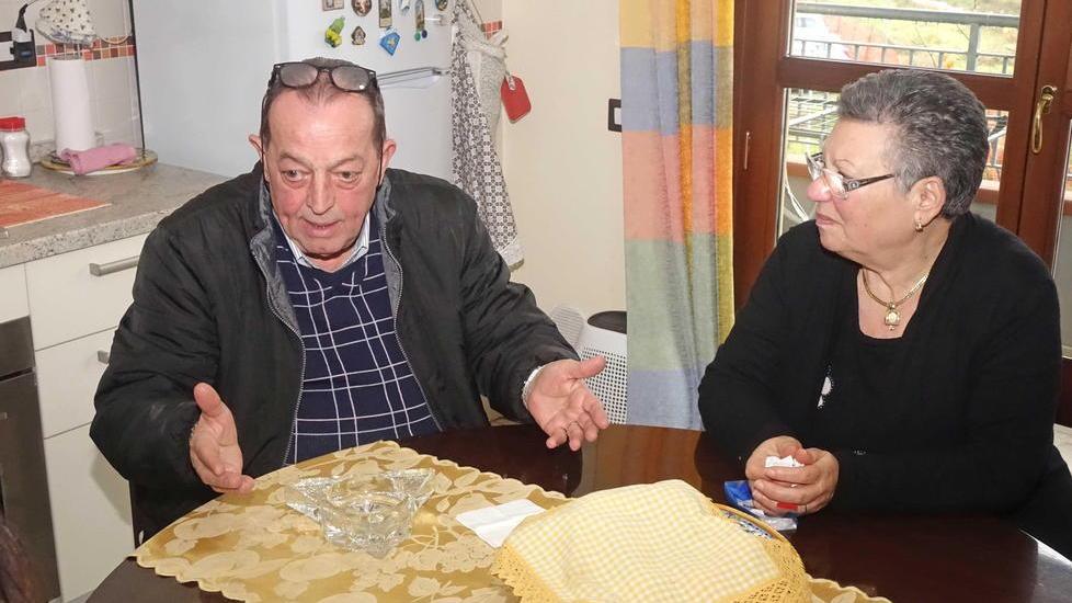 Loreno Casini con la moglie Giovanna nella loro casa di Bottegone (foto Gori)