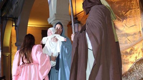 Domenica torna a Pescia la magia del presepe vivente