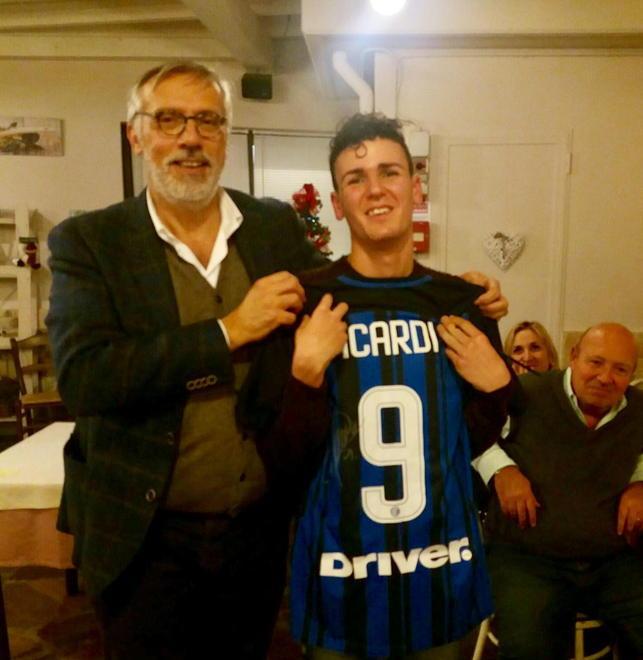 Spalletti e la maglia di Icardi per “Fiori di vetro”