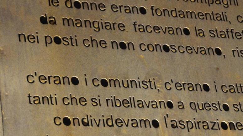 Sfregio dei vandali alla Resistenza nella piazza inaugurata due mesi fa