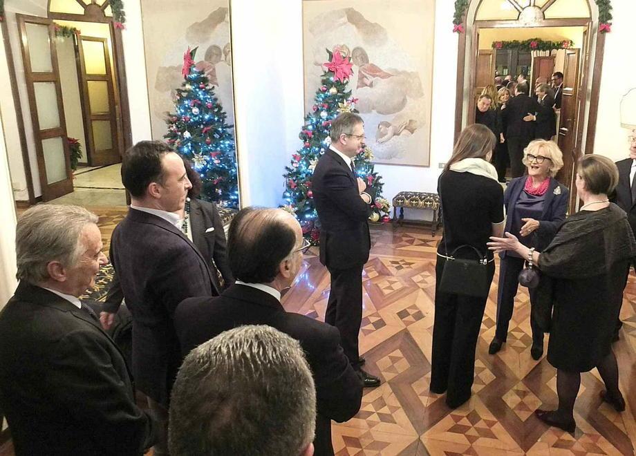 Brindisi con le forze dell’ordine