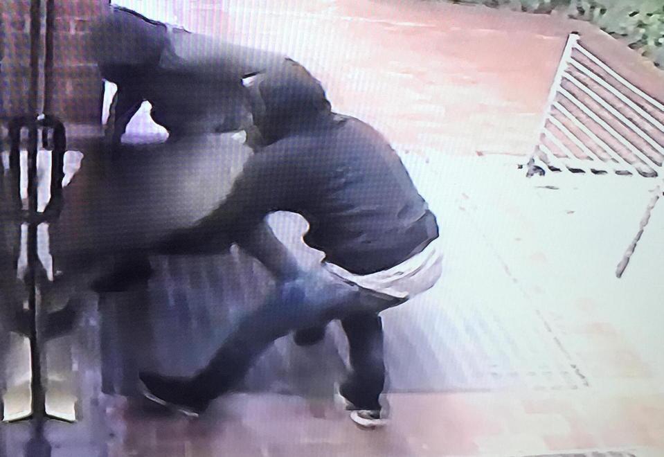 Patteggia e torna libero uno dei ladri del tombino 