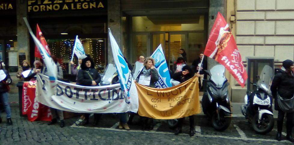 Ancora nessuna soluzione per le operaie dell’indotto 