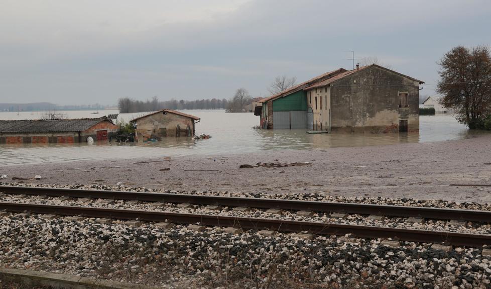 Niente treni sulla Parma-Suzzara servono controlli alla massicciata