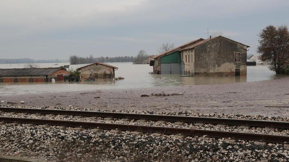 Niente treni sulla Parma-Suzzara servono controlli alla massicciata