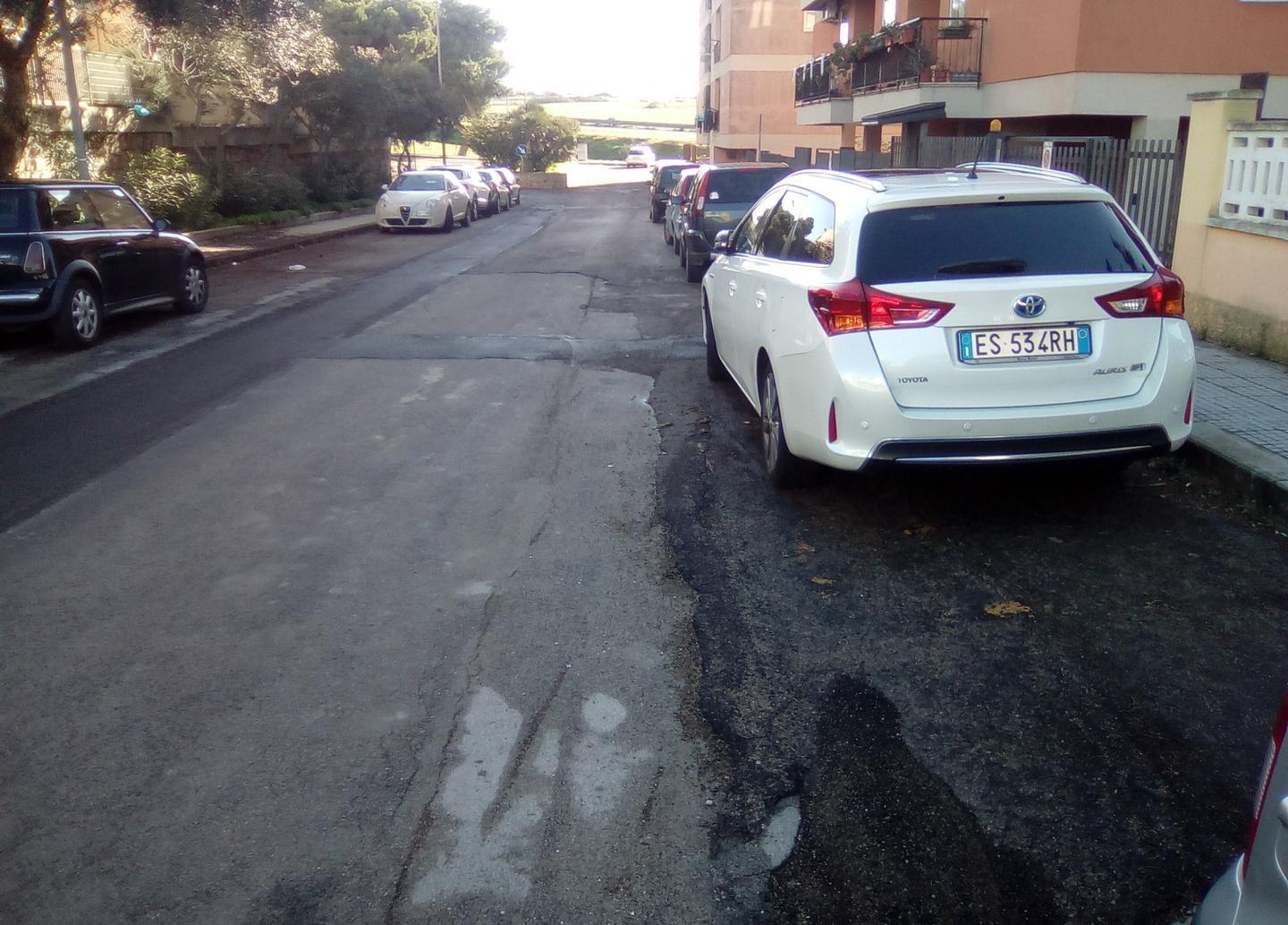 Asfalto rialzato, disabile in difficoltà 