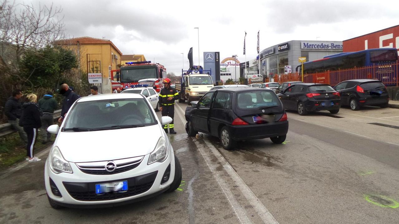 Frontale in viale Porto Torres: due feriti 