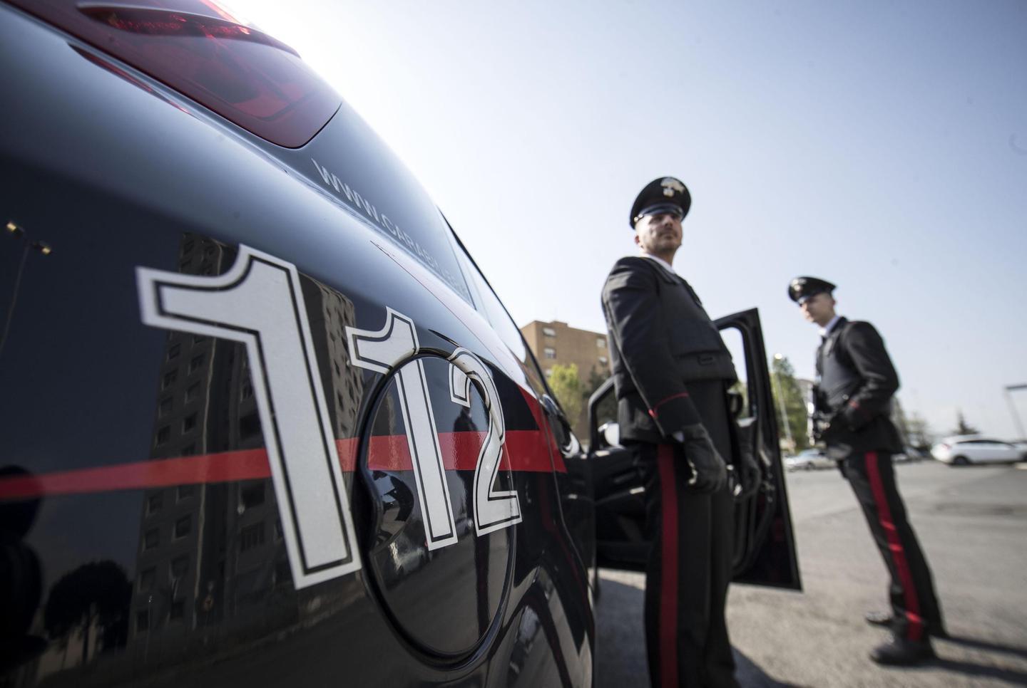 Spinte e urla agli alunni sospesa una maestra 