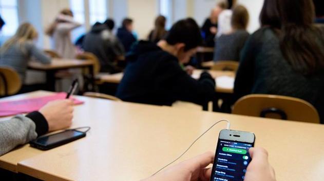 I presidi tutti d’accordo: mai più telefonini in classe