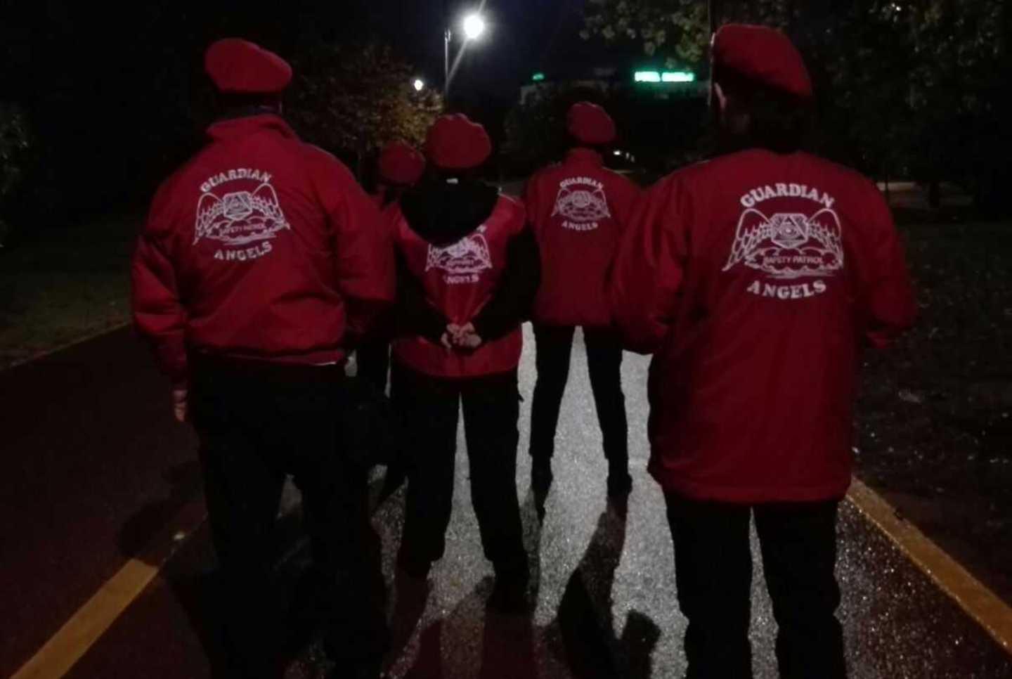Olbia, i Guardian Angels raccolgono cuffie e sciarpe da regalare ai clochard 