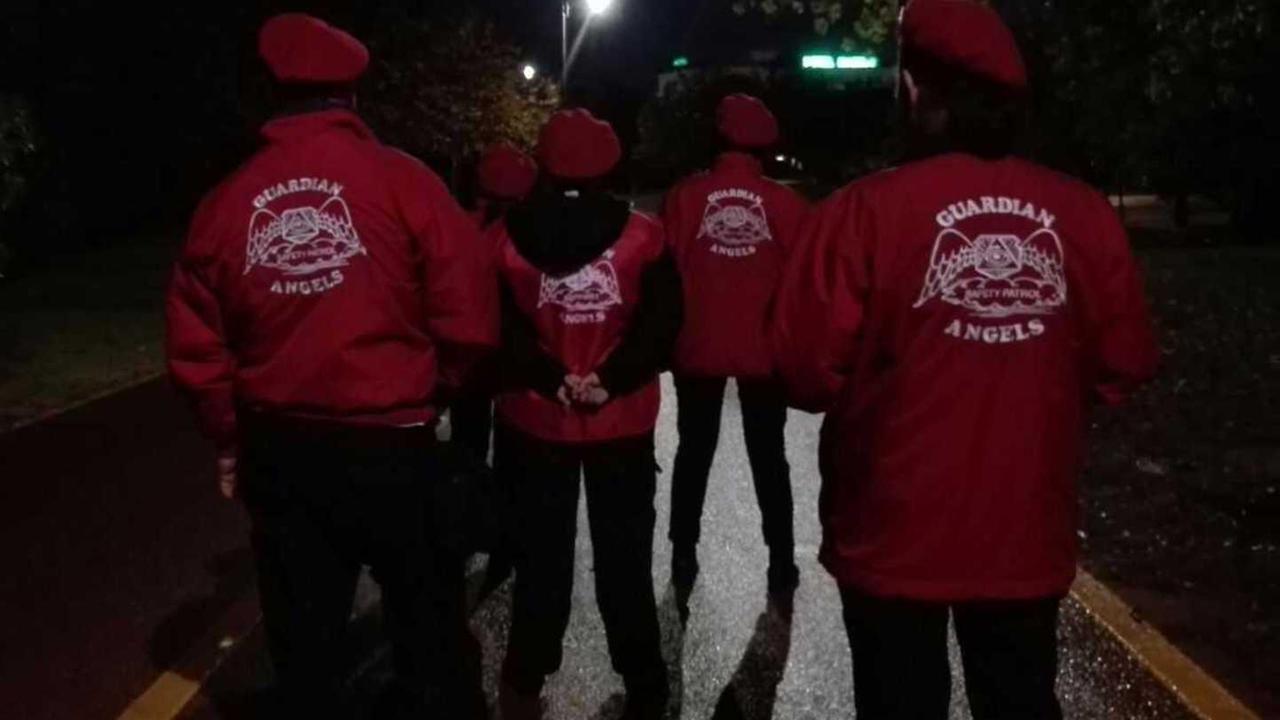 Olbia, i Guardian Angels raccolgono cuffie e sciarpe da regalare ai clochard