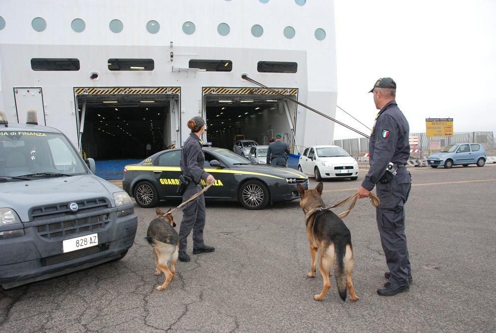 I controlli della Gdf all'Isola bianca