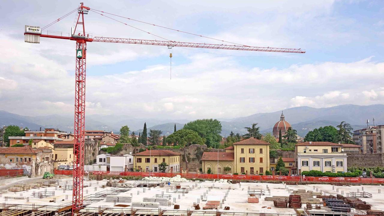 Il cantiere della Giusti nell'area ex Breda, fermo da oltre un anno (foto Gori)
